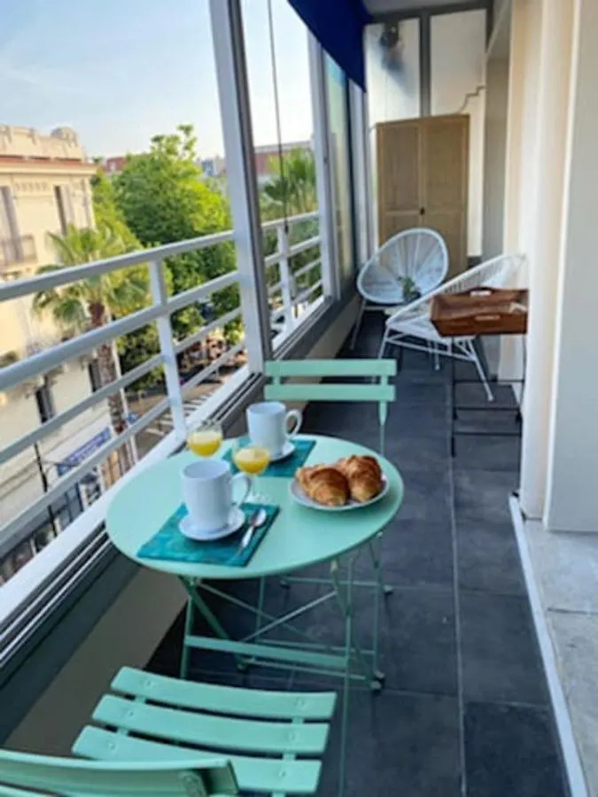 Design And Spacious One Bedroom Apartment On Place De Gaulle Antibes Fransa
